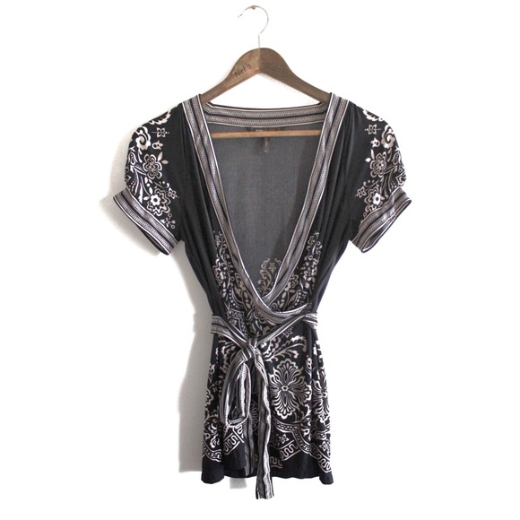 BCBG maxazria Print Wrap Tie Front Blouse Preowned Medium - Picture 1 of 7